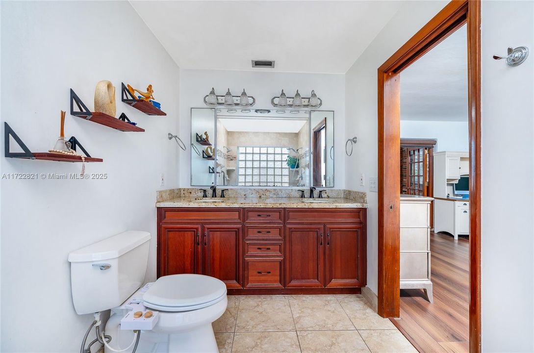 Recently Sold: $980,000 (3 beds, 2 baths, 2270 Square Feet)