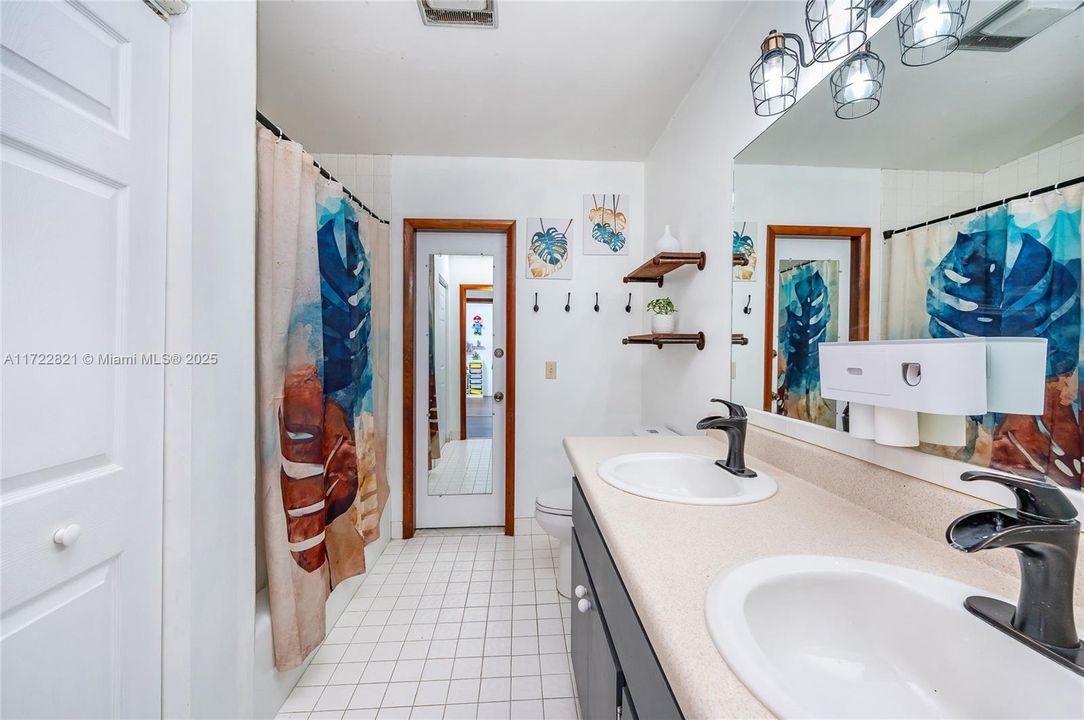 Recently Sold: $980,000 (3 beds, 2 baths, 2270 Square Feet)