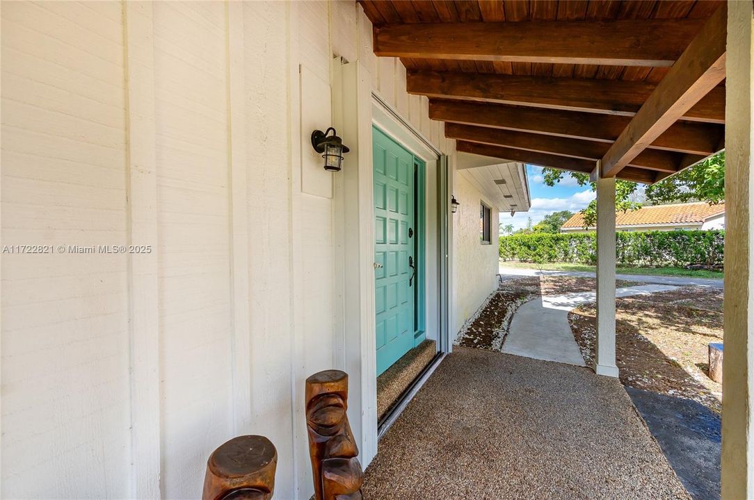 Recently Sold: $980,000 (3 beds, 2 baths, 2270 Square Feet)