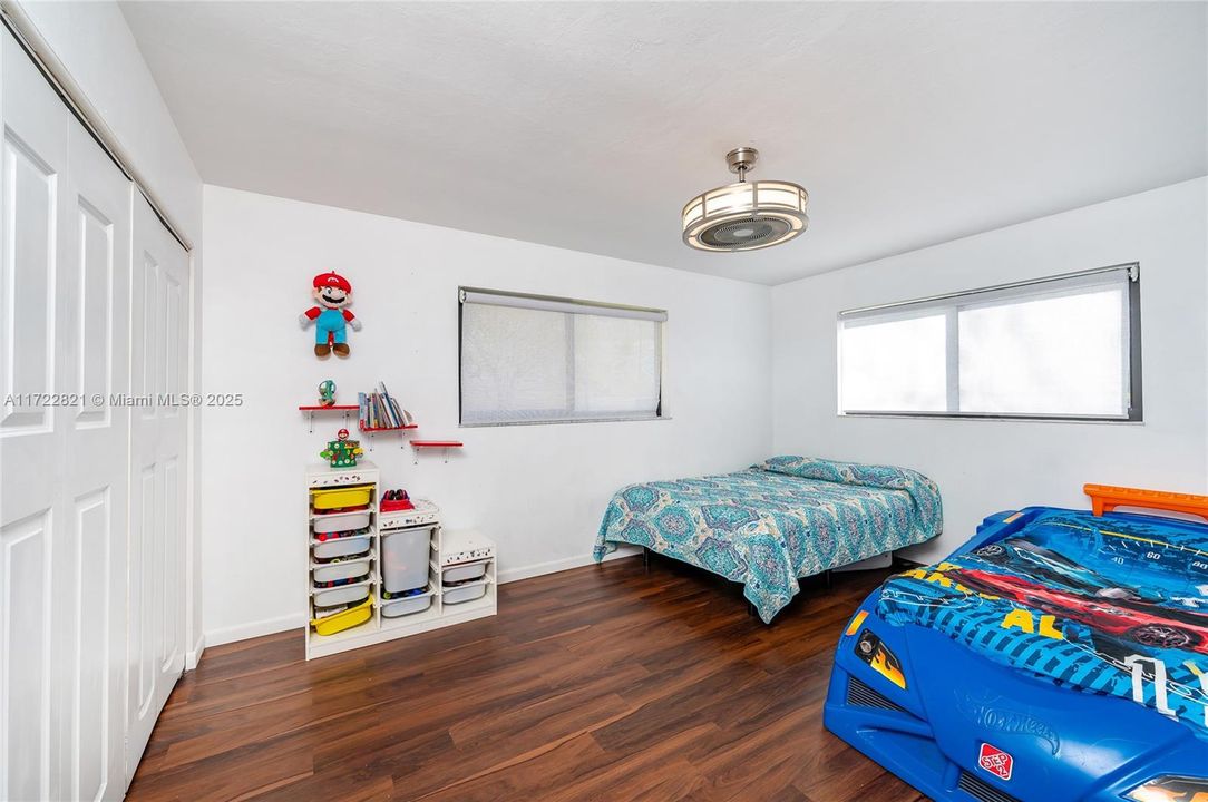 Recently Sold: $980,000 (3 beds, 2 baths, 2270 Square Feet)