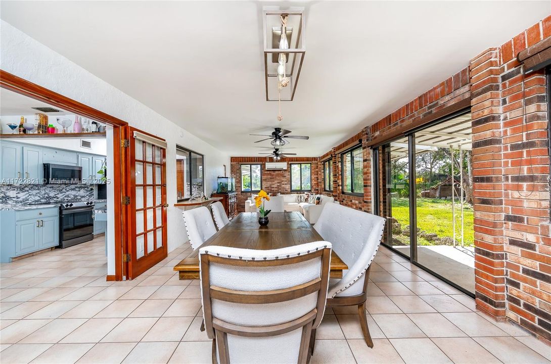 Recently Sold: $980,000 (3 beds, 2 baths, 2270 Square Feet)