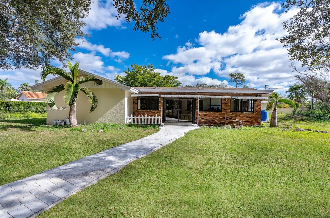 Recently Sold: $980,000 (3 beds, 2 baths, 2270 Square Feet)