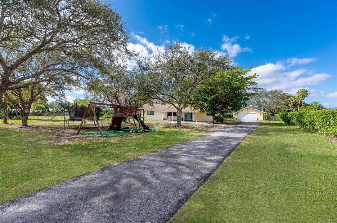 Recently Sold: $980,000 (3 beds, 2 baths, 2270 Square Feet)