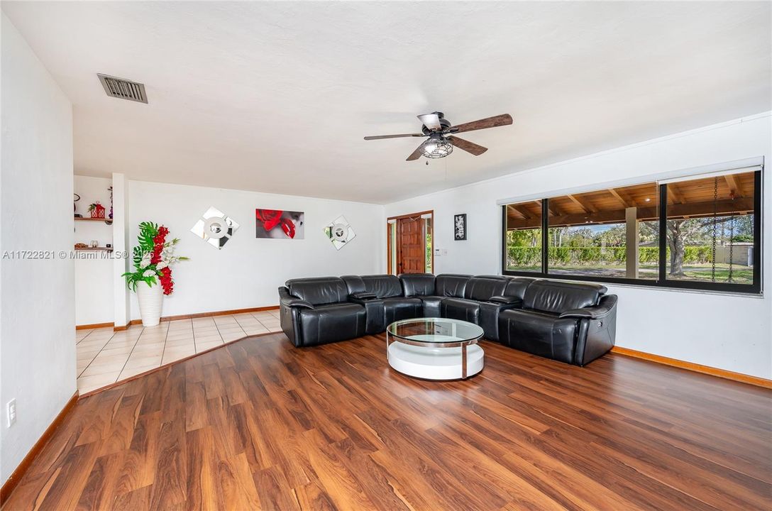 Recently Sold: $980,000 (3 beds, 2 baths, 2270 Square Feet)