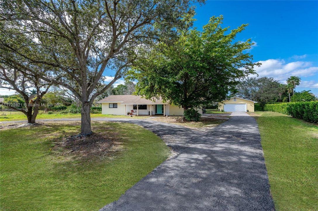 Recently Sold: $980,000 (3 beds, 2 baths, 2270 Square Feet)