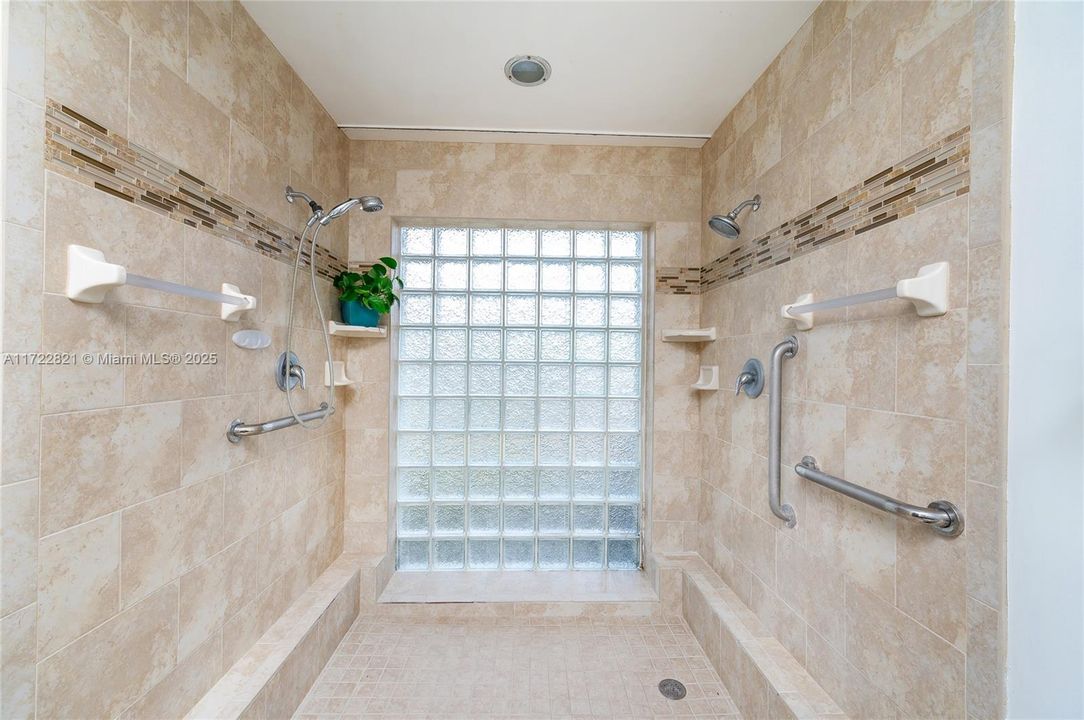 Recently Sold: $980,000 (3 beds, 2 baths, 2270 Square Feet)