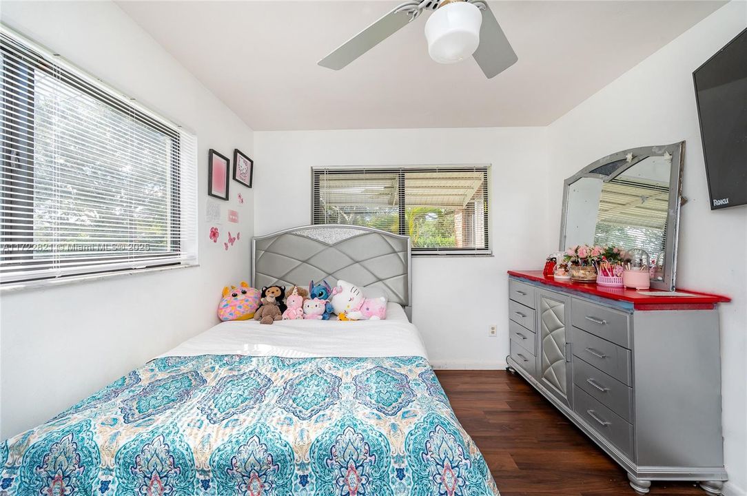 Recently Sold: $980,000 (3 beds, 2 baths, 2270 Square Feet)