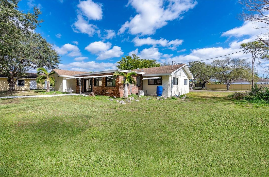 Recently Sold: $980,000 (3 beds, 2 baths, 2270 Square Feet)