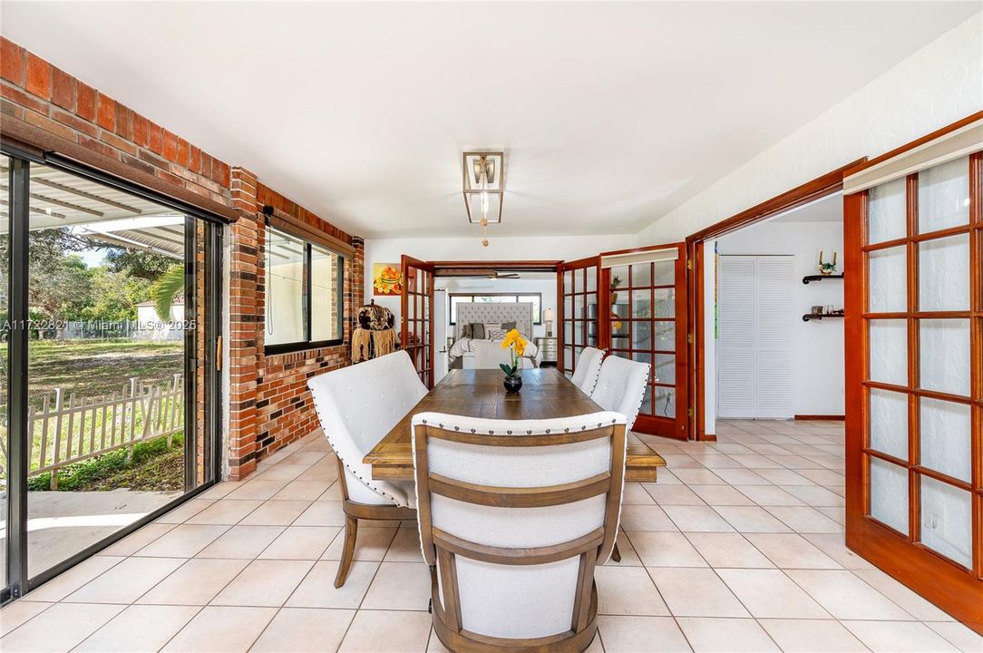 Recently Sold: $980,000 (3 beds, 2 baths, 2270 Square Feet)