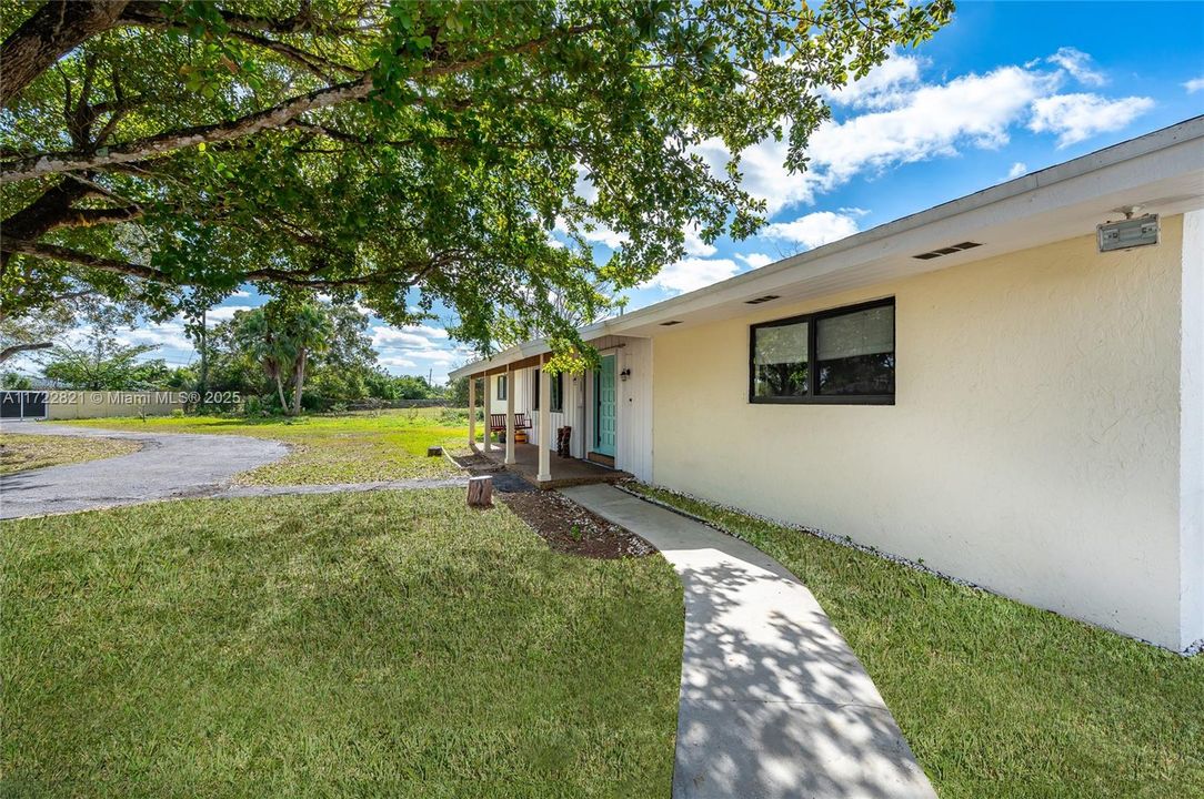 Recently Sold: $980,000 (3 beds, 2 baths, 2270 Square Feet)