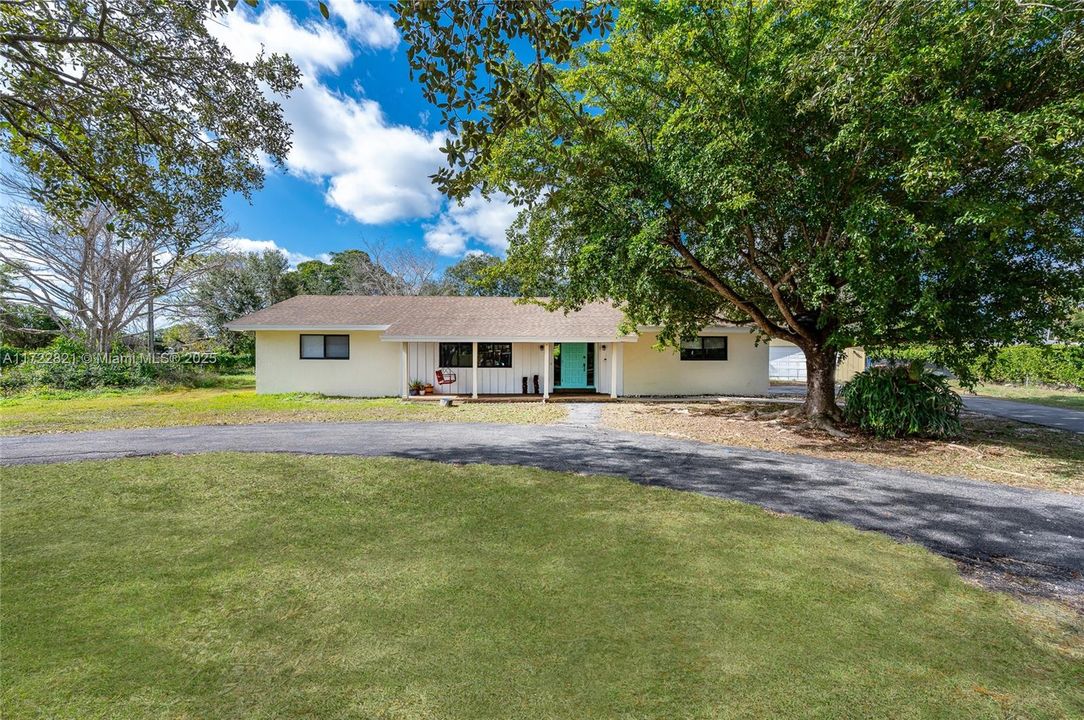 Recently Sold: $980,000 (3 beds, 2 baths, 2270 Square Feet)