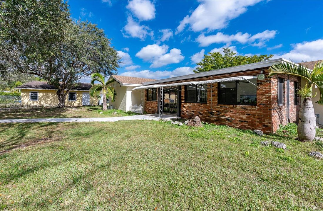 Recently Sold: $980,000 (3 beds, 2 baths, 2270 Square Feet)