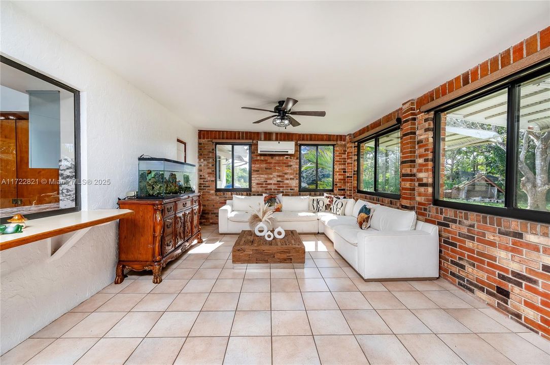 Recently Sold: $980,000 (3 beds, 2 baths, 2270 Square Feet)