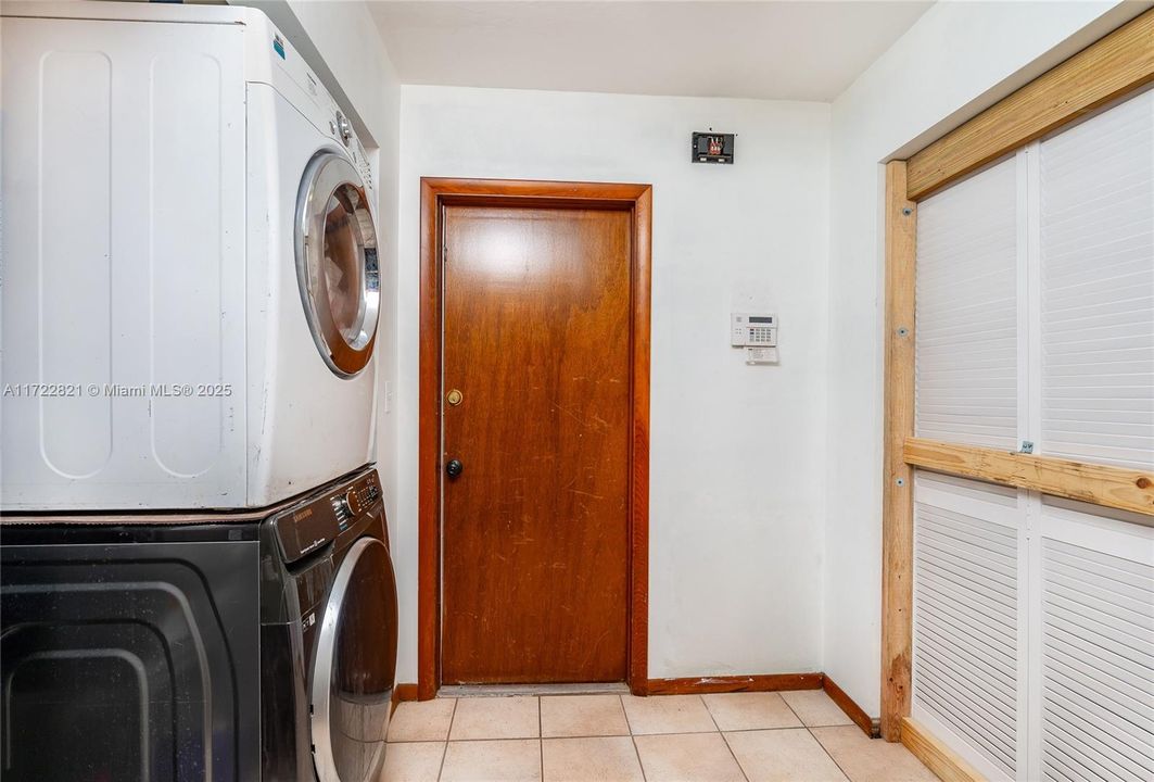 Recently Sold: $980,000 (3 beds, 2 baths, 2270 Square Feet)