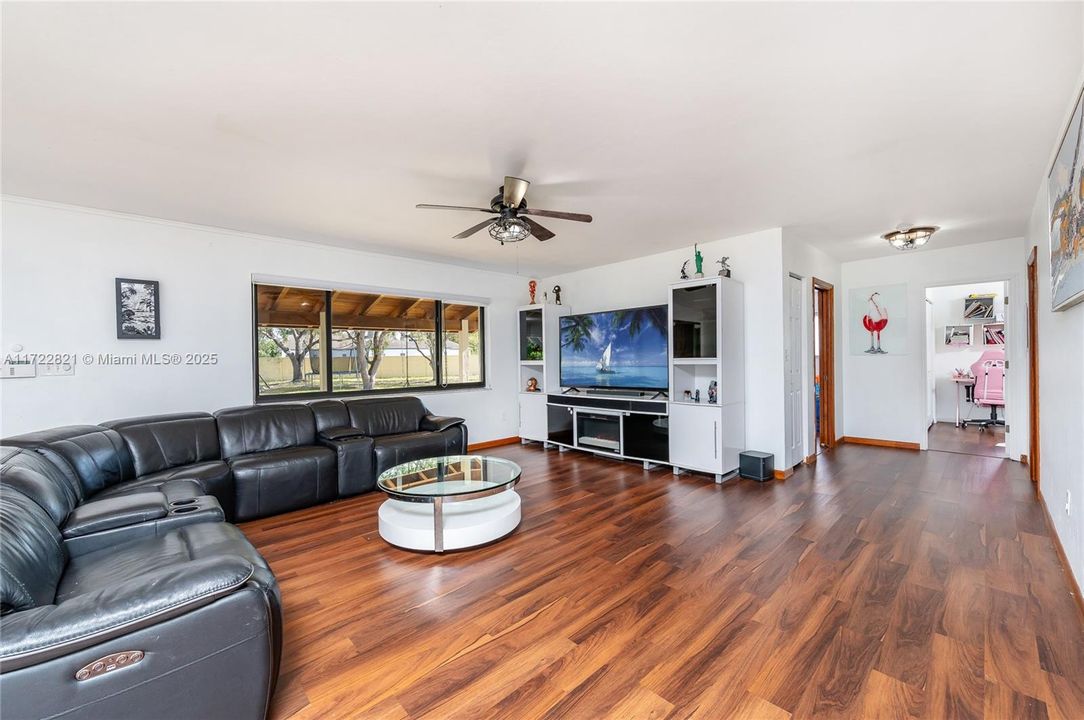 Recently Sold: $980,000 (3 beds, 2 baths, 2270 Square Feet)