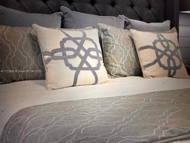 最近售出: $267,990 (2 贝兹, 2 浴室, 0 平方英尺)