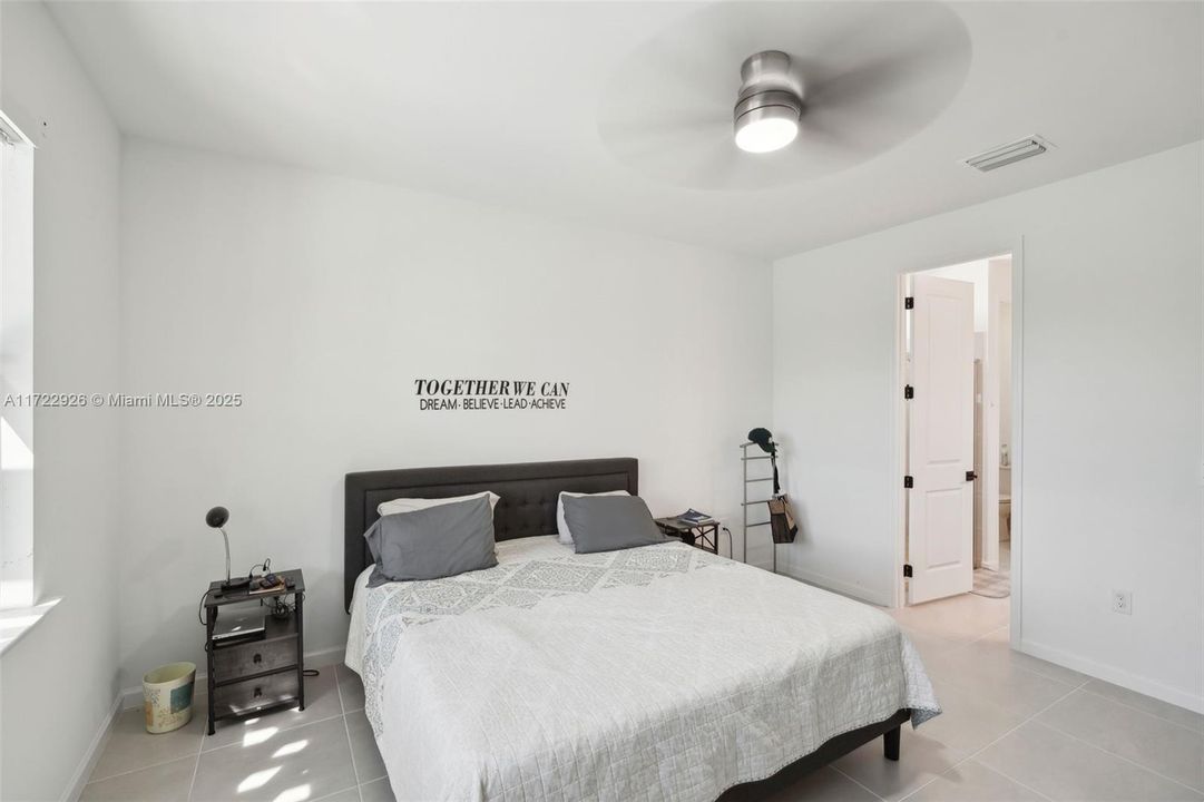 待售: $690,000 (4 贝兹, 2 浴室, 1850 平方英尺)