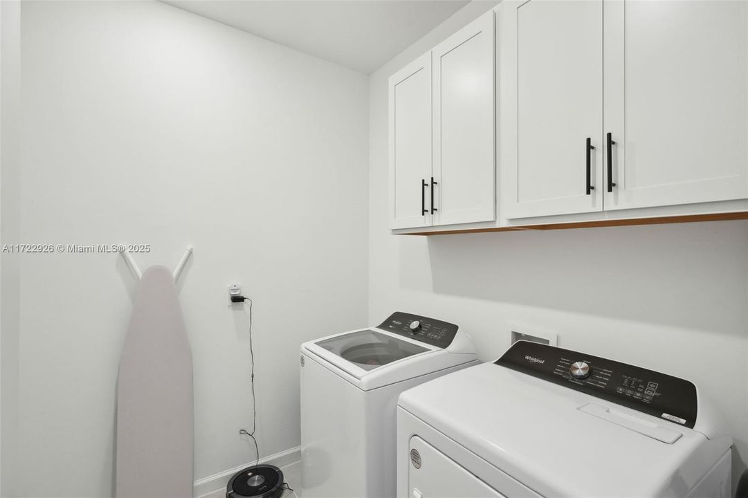 待售: $690,000 (4 贝兹, 2 浴室, 1850 平方英尺)