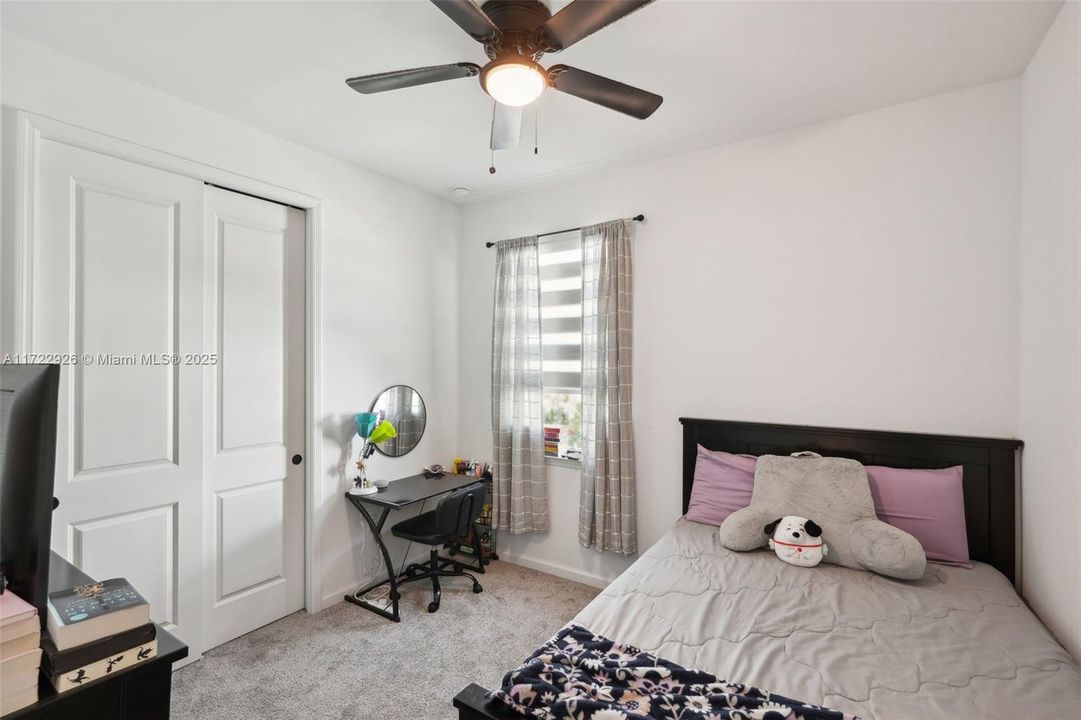 待售: $690,000 (4 贝兹, 2 浴室, 1850 平方英尺)