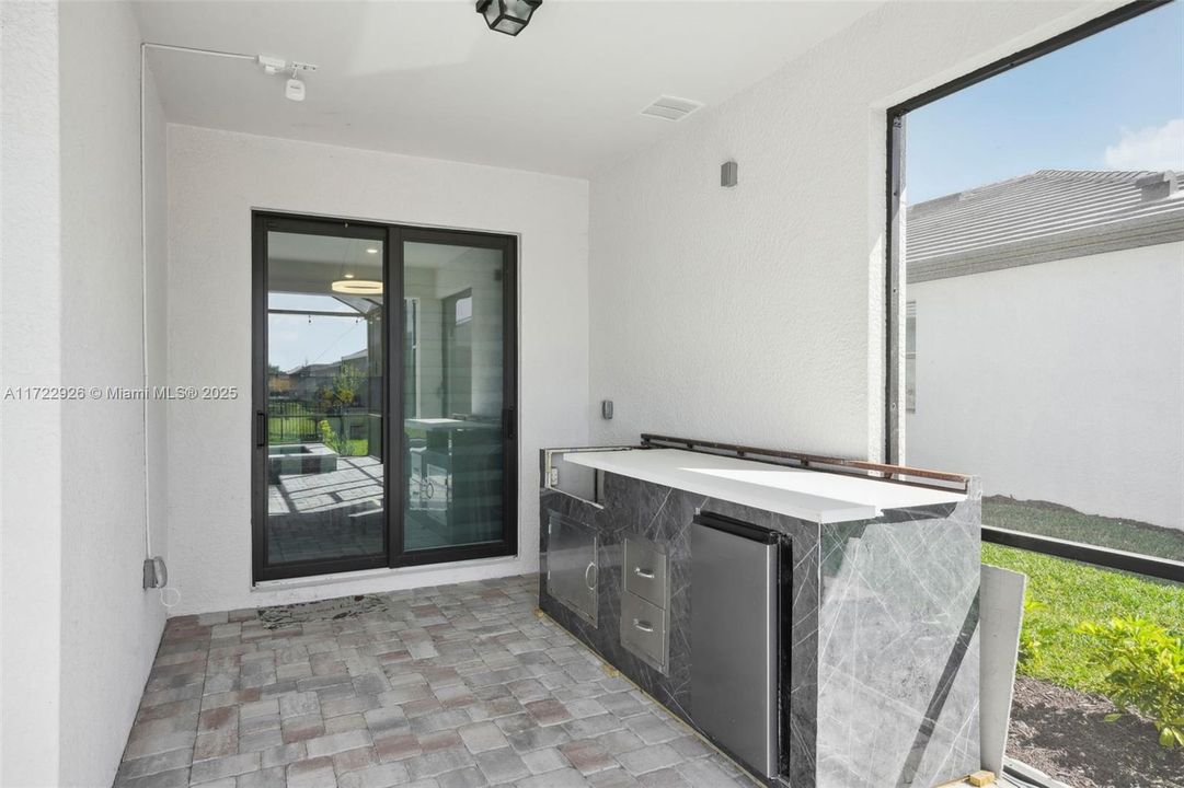 待售: $690,000 (4 贝兹, 2 浴室, 1850 平方英尺)