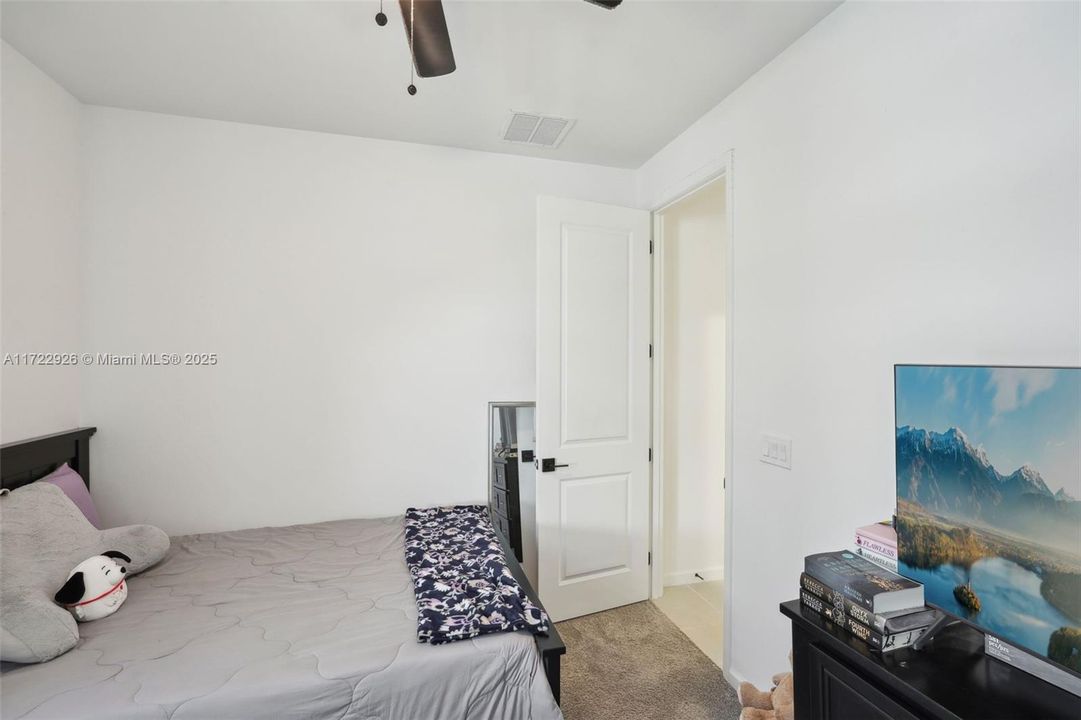 待售: $690,000 (4 贝兹, 2 浴室, 1850 平方英尺)