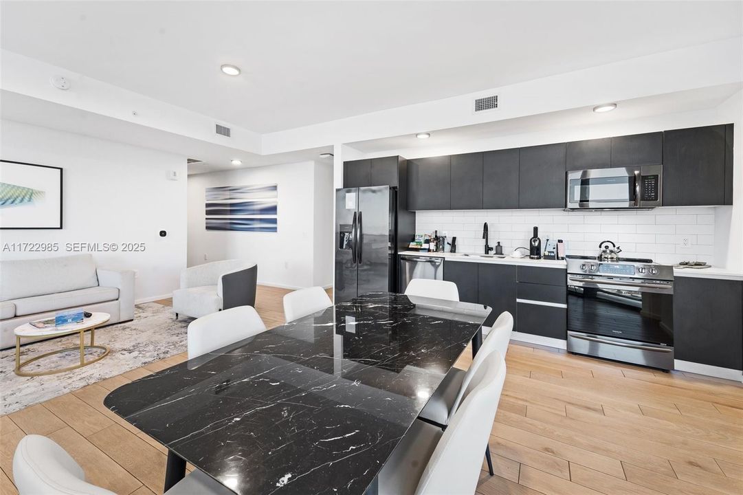 En Venta: $1,649,000 (2 camas, 2 baños, 983 Pies cuadrados)