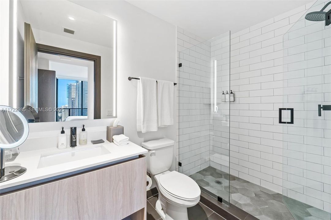 En Venta: $1,649,000 (2 camas, 2 baños, 983 Pies cuadrados)