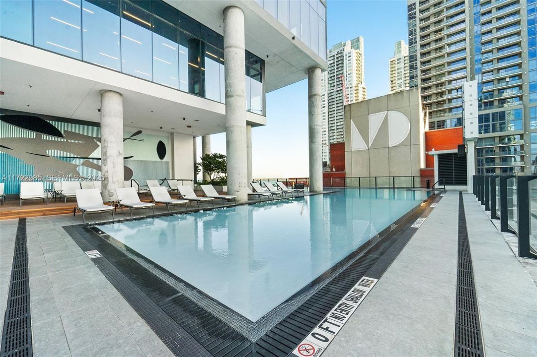 En Venta: $1,649,000 (2 camas, 2 baños, 983 Pies cuadrados)