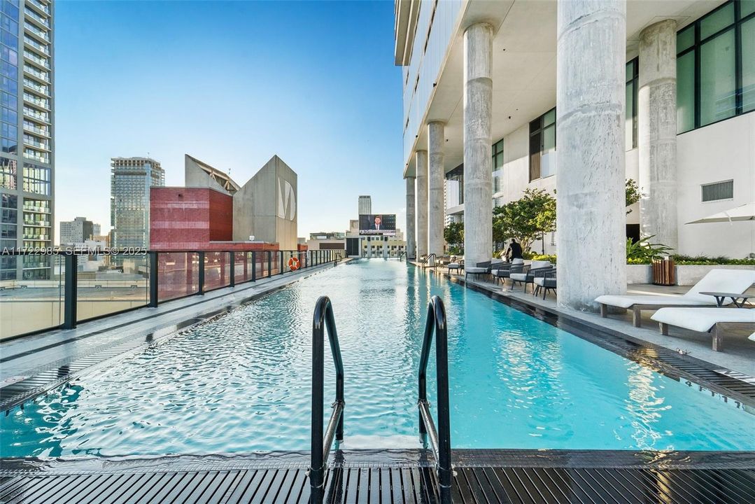 En Venta: $1,649,000 (2 camas, 2 baños, 983 Pies cuadrados)