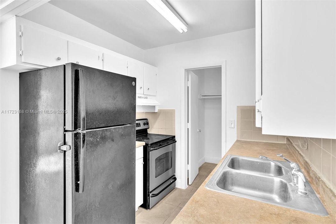 Active With Contract: $849,500 (0 beds, 0 baths, 2423 Square Feet)