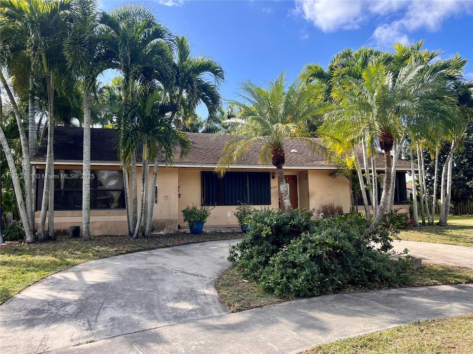 Vendido Recientemente: $385,000 (4 camas, 2 baños, 1336 Pies cuadrados)