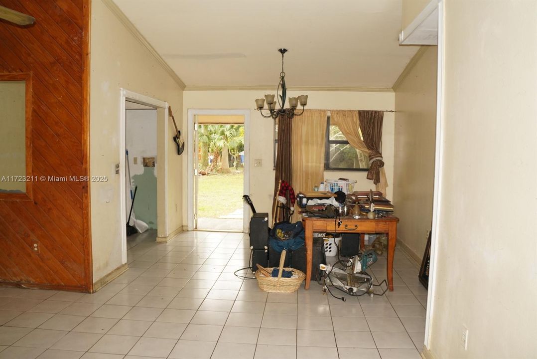 Vendido Recientemente: $385,000 (4 camas, 2 baños, 1336 Pies cuadrados)