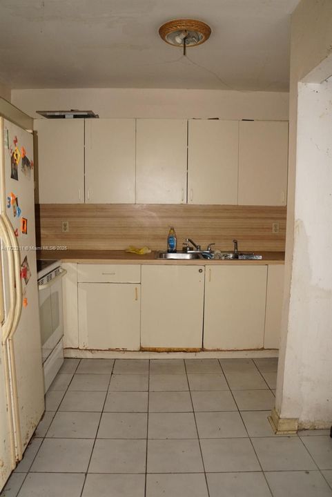 Vendido Recientemente: $385,000 (4 camas, 2 baños, 1336 Pies cuadrados)