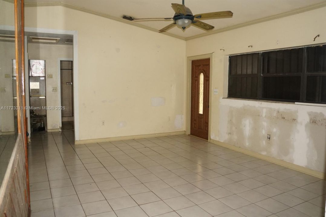 Vendido Recientemente: $385,000 (4 camas, 2 baños, 1336 Pies cuadrados)