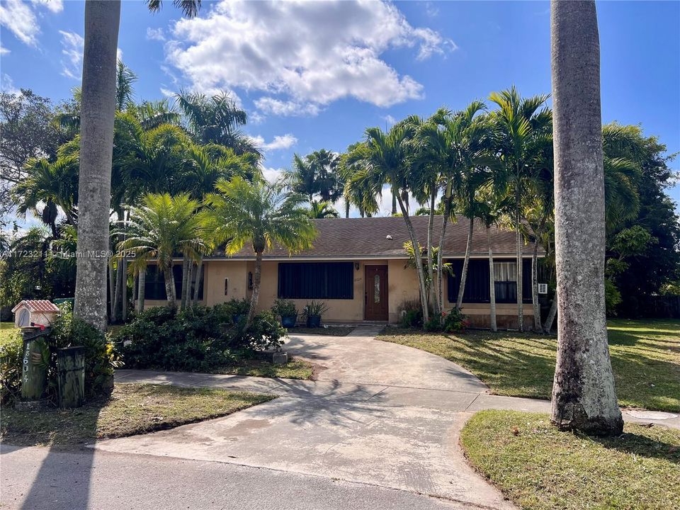 Vendido Recientemente: $385,000 (4 camas, 2 baños, 1336 Pies cuadrados)