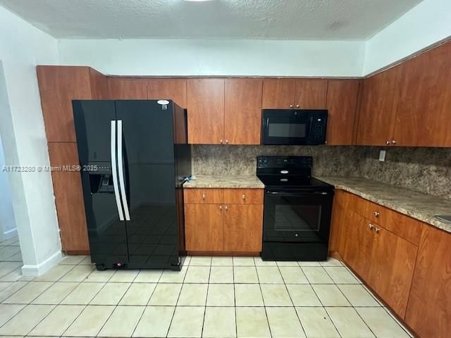 Recently Rented: $3,100 (3 beds, 1 baths, 1704 Square Feet)