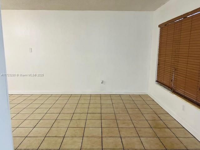 Recently Rented: $3,100 (3 beds, 1 baths, 1704 Square Feet)