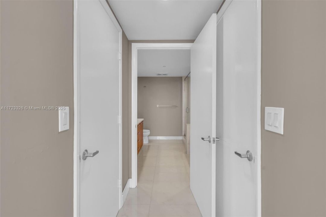 En Venta: $975,000 (3 camas, 2 baños, 1357 Pies cuadrados)