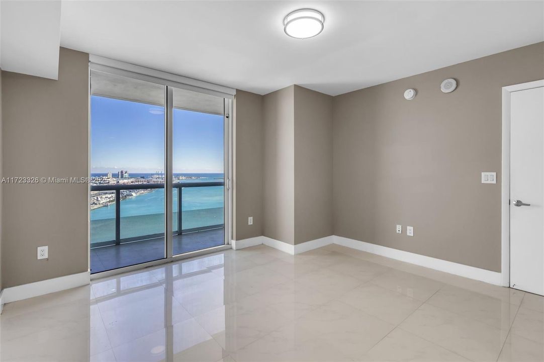 En Venta: $975,000 (3 camas, 2 baños, 1357 Pies cuadrados)