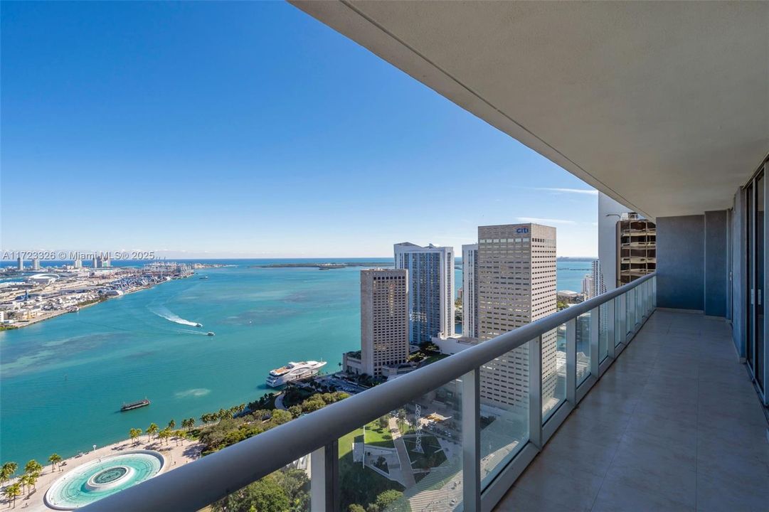 En Venta: $975,000 (3 camas, 2 baños, 1357 Pies cuadrados)