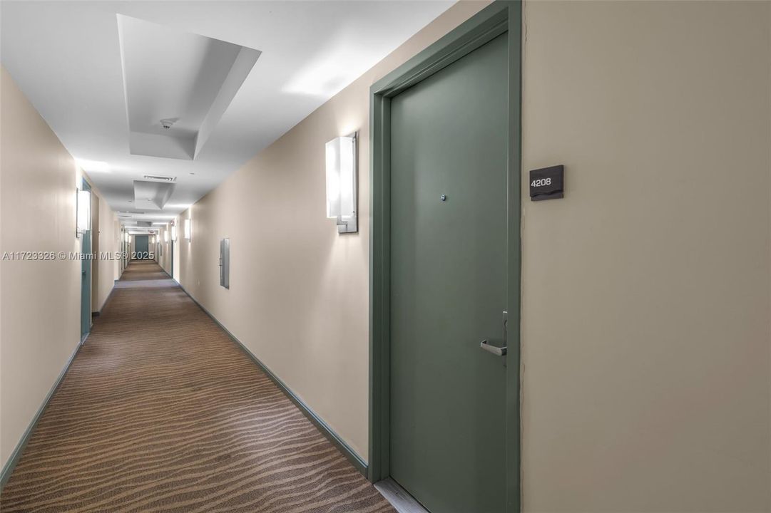 En Venta: $975,000 (3 camas, 2 baños, 1357 Pies cuadrados)