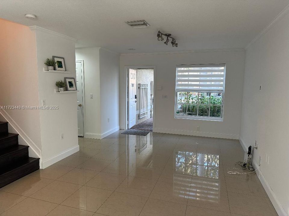 Recently Rented: $2,850 (2 beds, 2 baths, 1123 Square Feet)