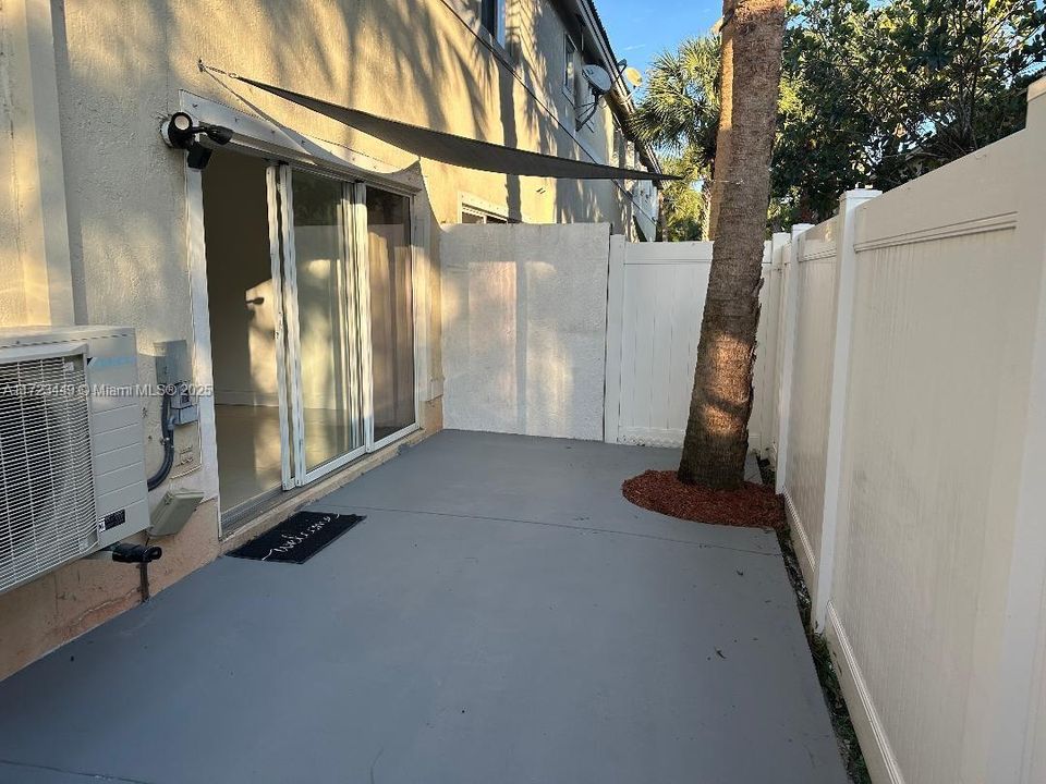 Recently Rented: $2,850 (2 beds, 2 baths, 1123 Square Feet)