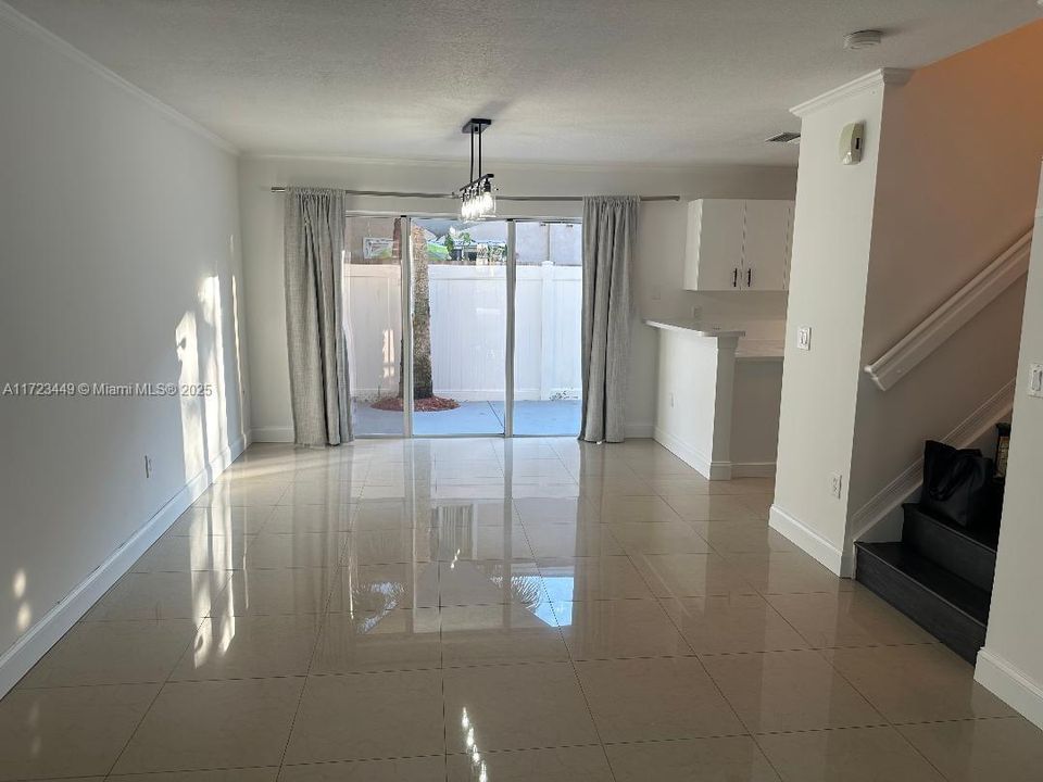 Recently Rented: $2,850 (2 beds, 2 baths, 1123 Square Feet)