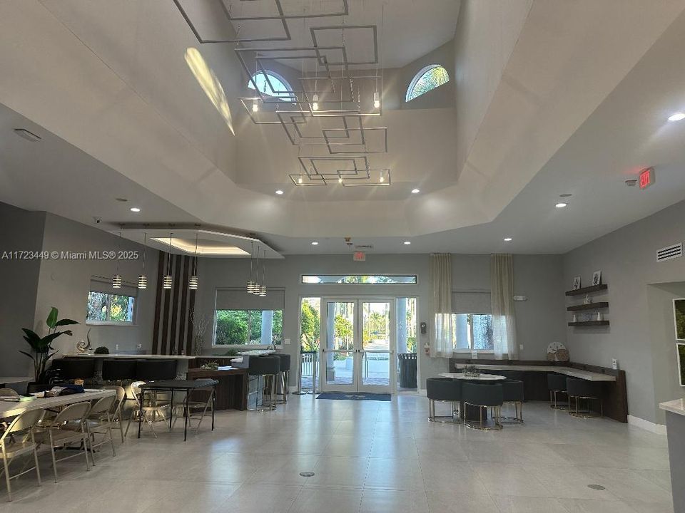 Recently Rented: $2,850 (2 beds, 2 baths, 1123 Square Feet)