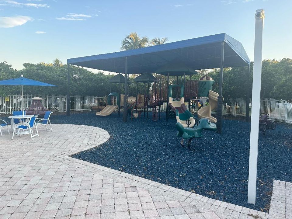 Recently Rented: $2,850 (2 beds, 2 baths, 1123 Square Feet)