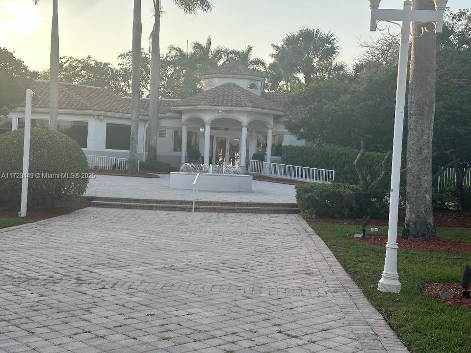 Recently Rented: $2,850 (2 beds, 2 baths, 1123 Square Feet)