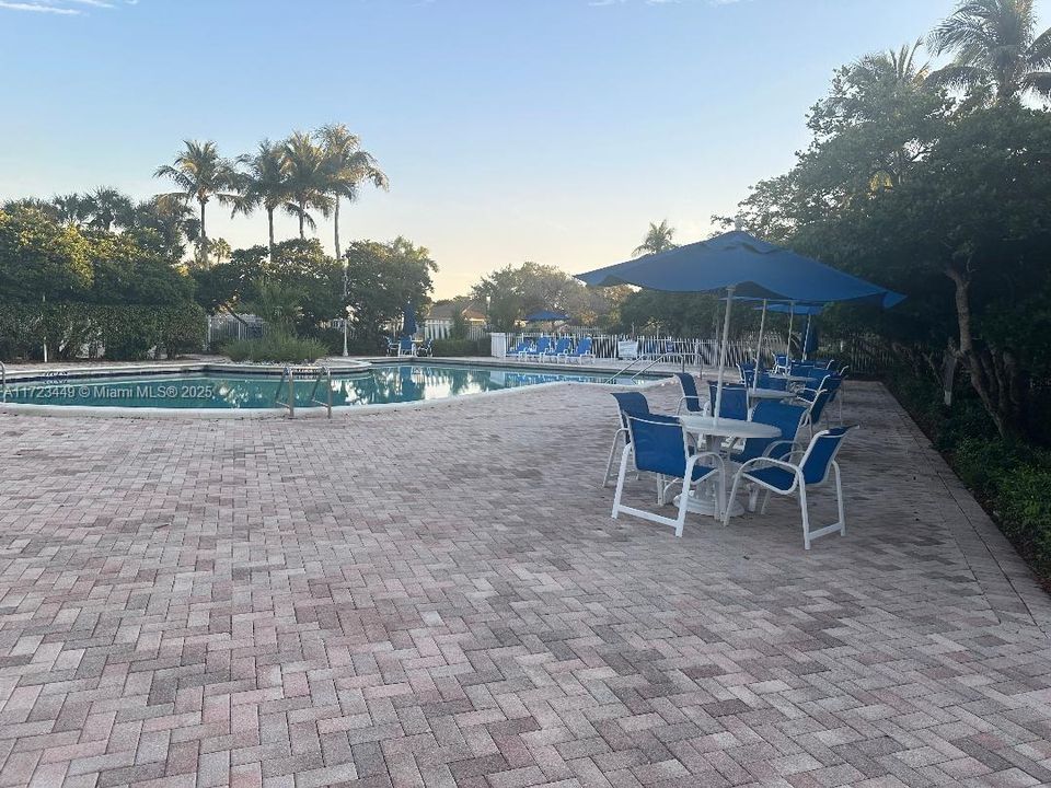 Recently Rented: $2,850 (2 beds, 2 baths, 1123 Square Feet)