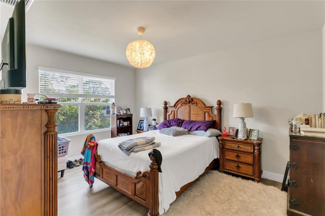 Vendido Recientemente: $465,000 (4 camas, 2 baños, 1828 Pies cuadrados)