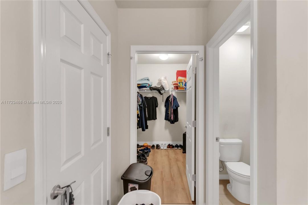 Vendido Recientemente: $465,000 (4 camas, 2 baños, 1828 Pies cuadrados)